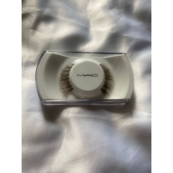 New MAC Cosmetics False Eyelashes‎ Style C50 - Picture 1 of 2